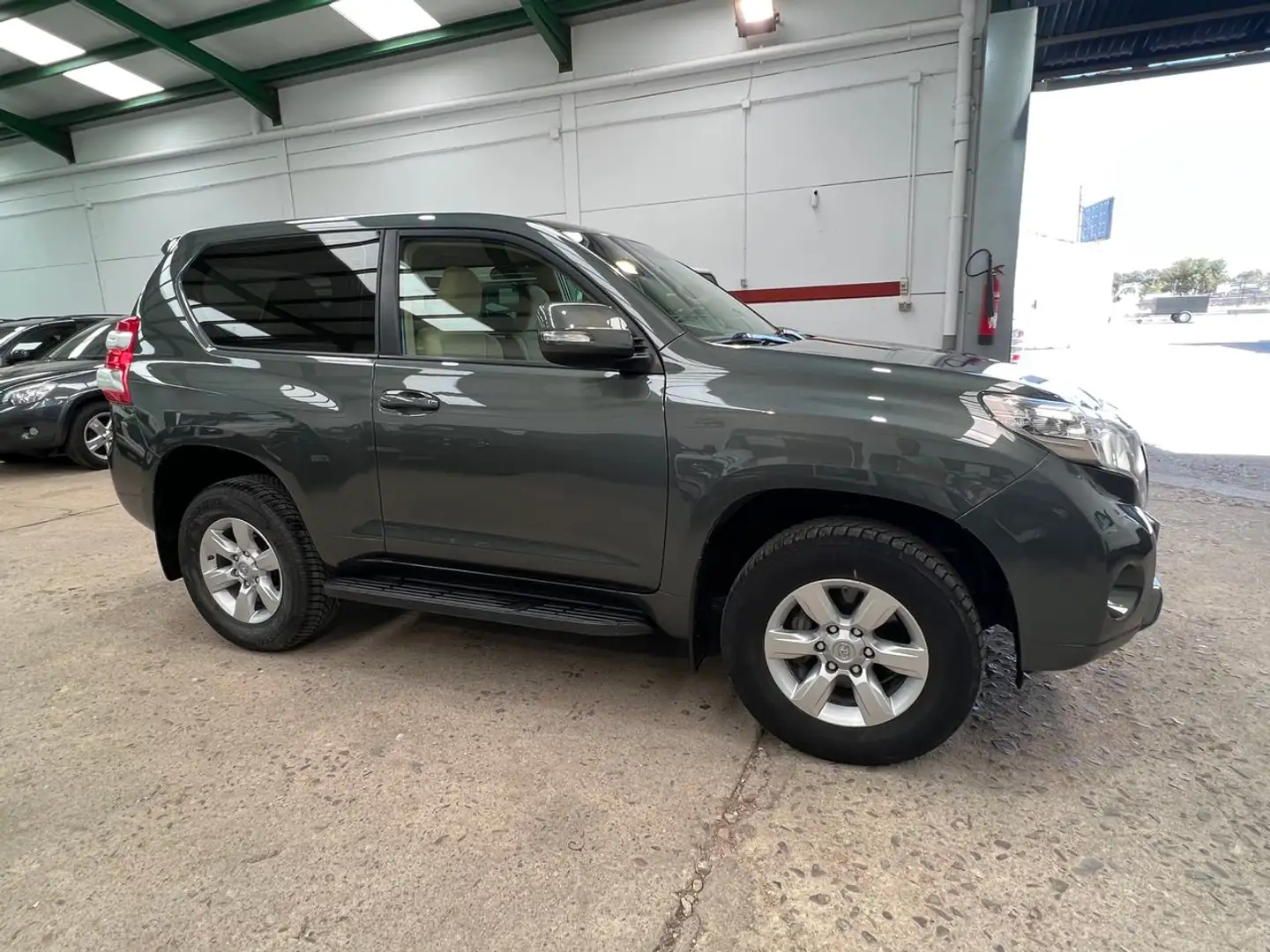 Toyota Land Cruiser D-4D VX Verde - 2