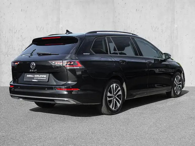 Volkswagen Golf view 4