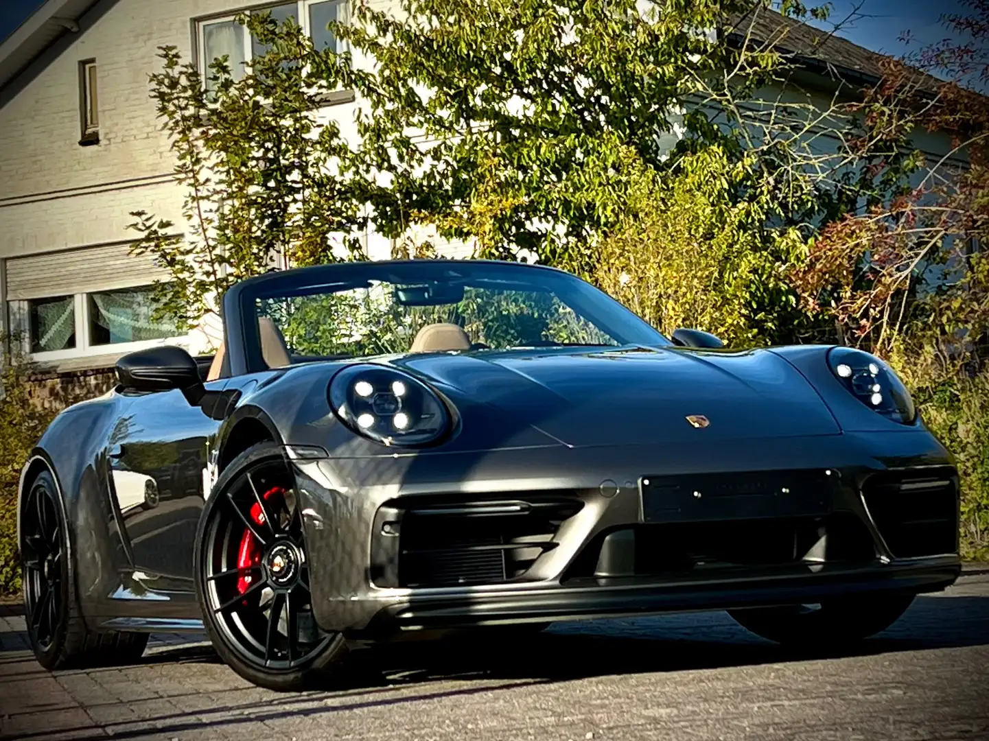 Porsche 992 Carrera 4 GTS PDK Cabriolet Gris - 1