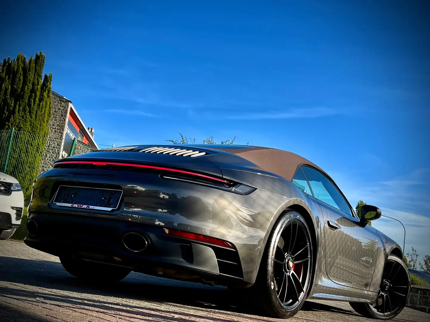 Porsche 992 Carrera 4 GTS PDK Cabriolet Gris - 2