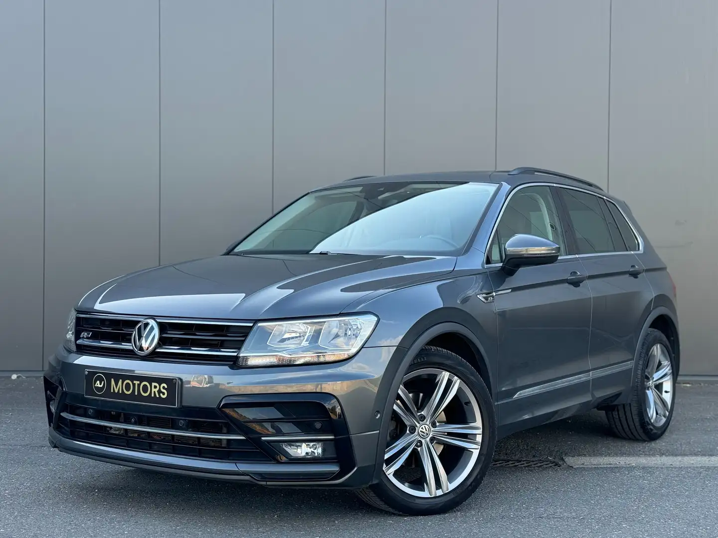 Volkswagen Tiguan 1.5 TSI 150cv DSG - R-Line - Toit ouvrant - 360 Gris - 1