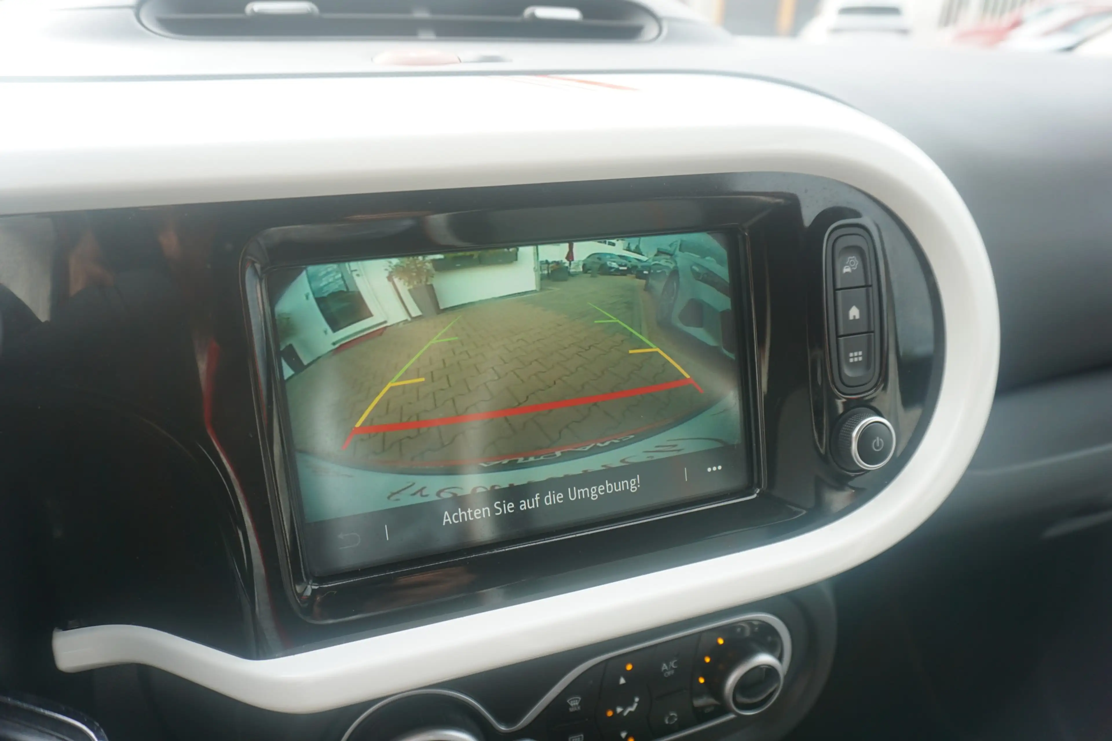Renault Twingo SCe 65 Vibes Navi Sitzheizung Klimaaut. — photo 14