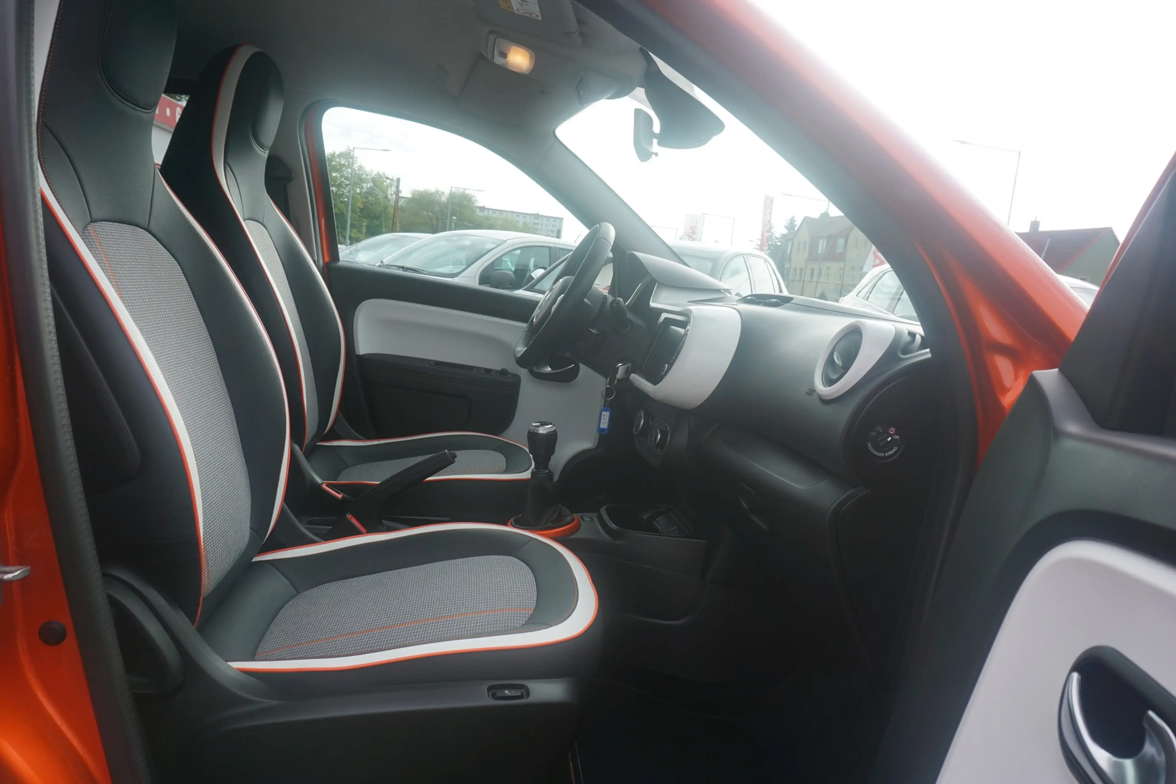 Renault Twingo SCe 65 Vibes Navi Sitzheizung Klimaaut. — photo 12