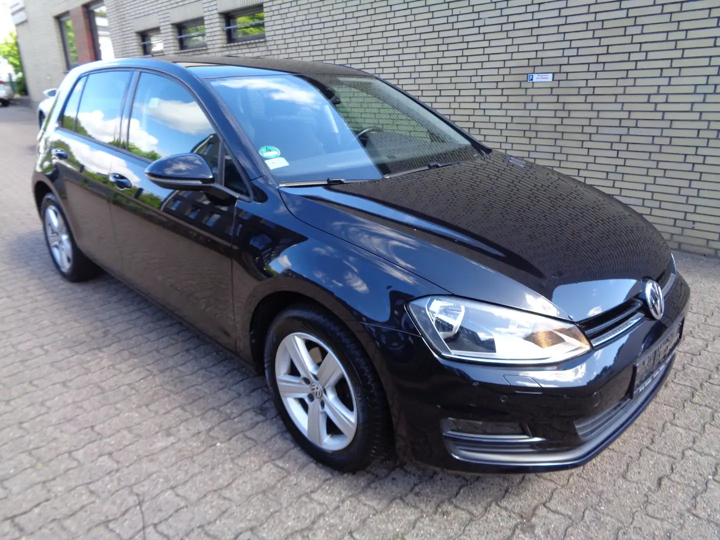 Volkswagen Golf VII 1.2 TSI Comfortline, PDC, Tempomat, SHZ Zwart - 1
