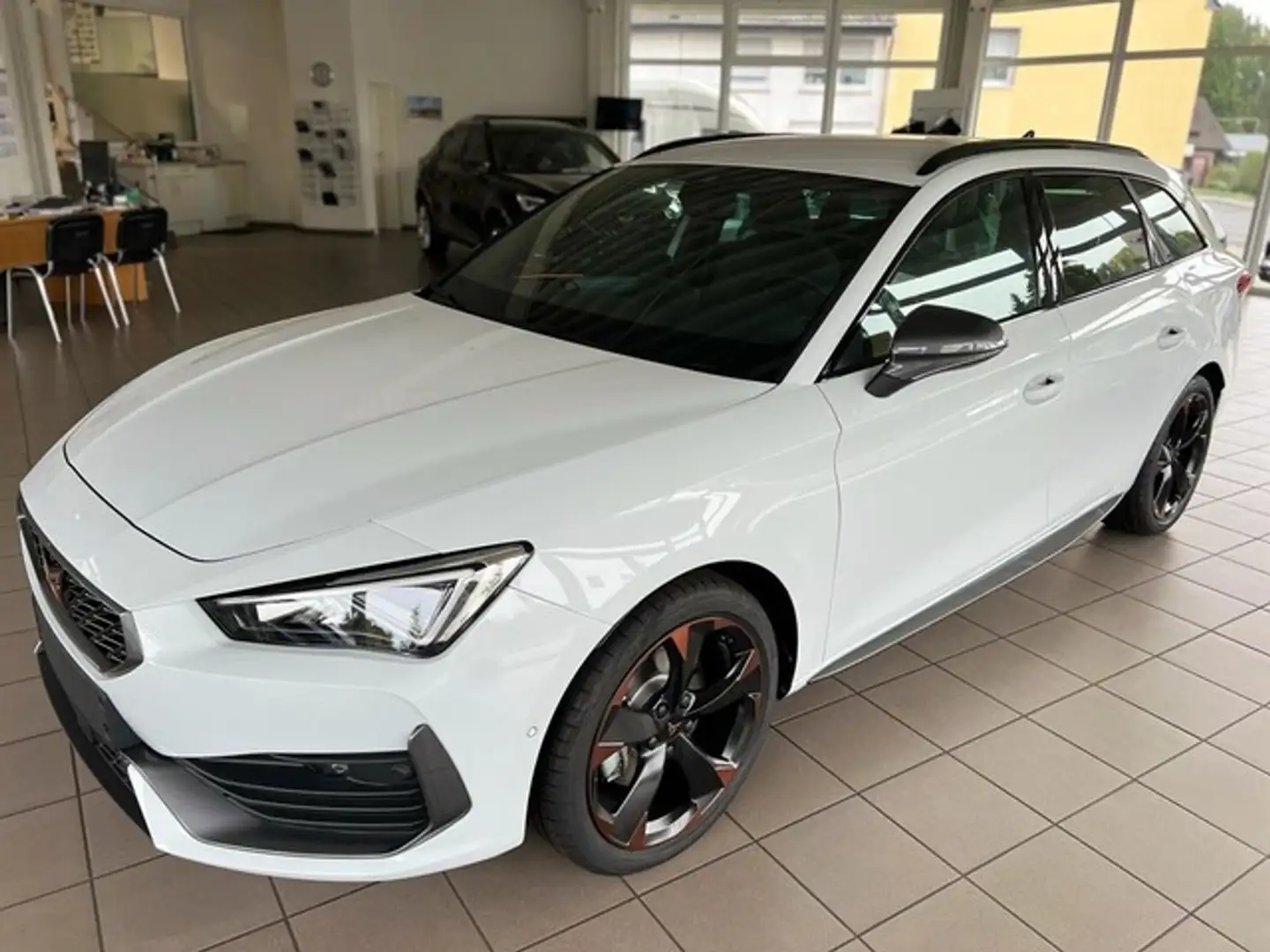 CUPRA Leon Sportstourer DSG DAB NAVI APPLECARPLAY Blanc - 1