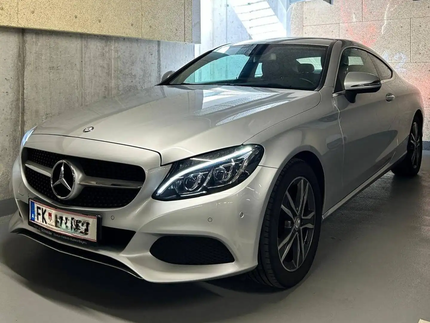 Mercedes-Benz C 220 C 220 d Coupe 4Matic Aut. Silber - 2