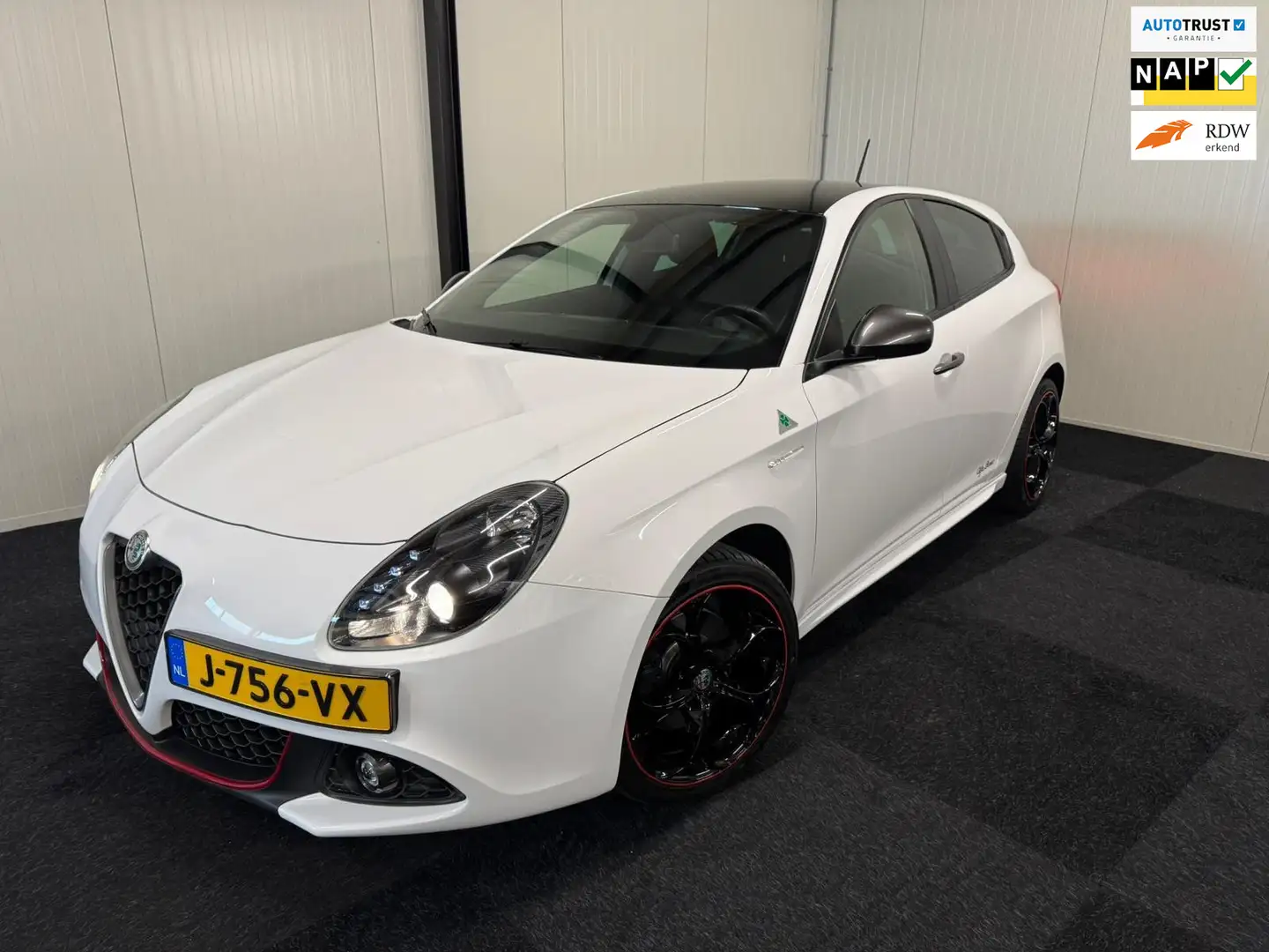 Alfa Romeo Giulietta 1.4 Turbo MultiAir Super 2017 150PK CARBON/RVSUITL Blanco - 1