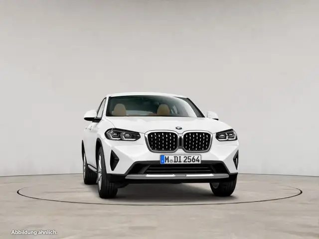 BMW X4 view 10