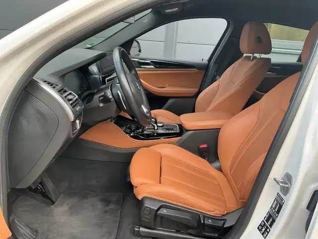 BMW X4 view 4