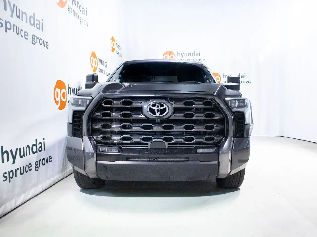 Toyota Tundra снимка Toyota Tundra