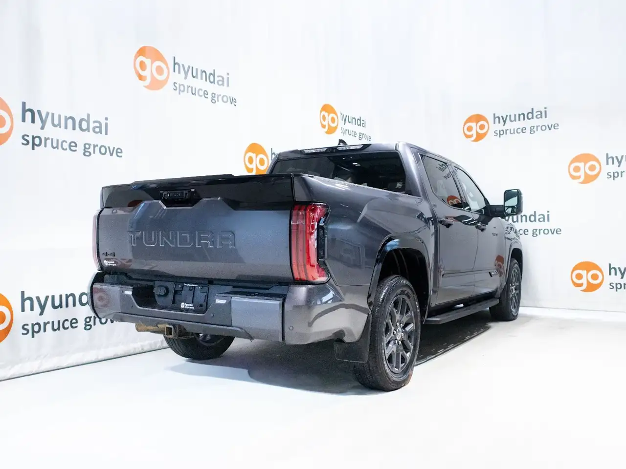 Toyota Tundra снимка Toyota Tundra