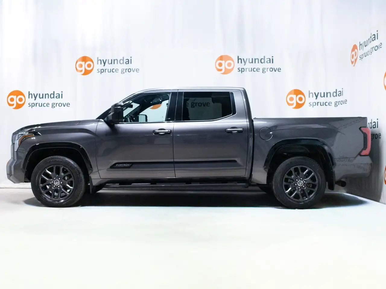 Toyota Tundra снимка Toyota Tundra