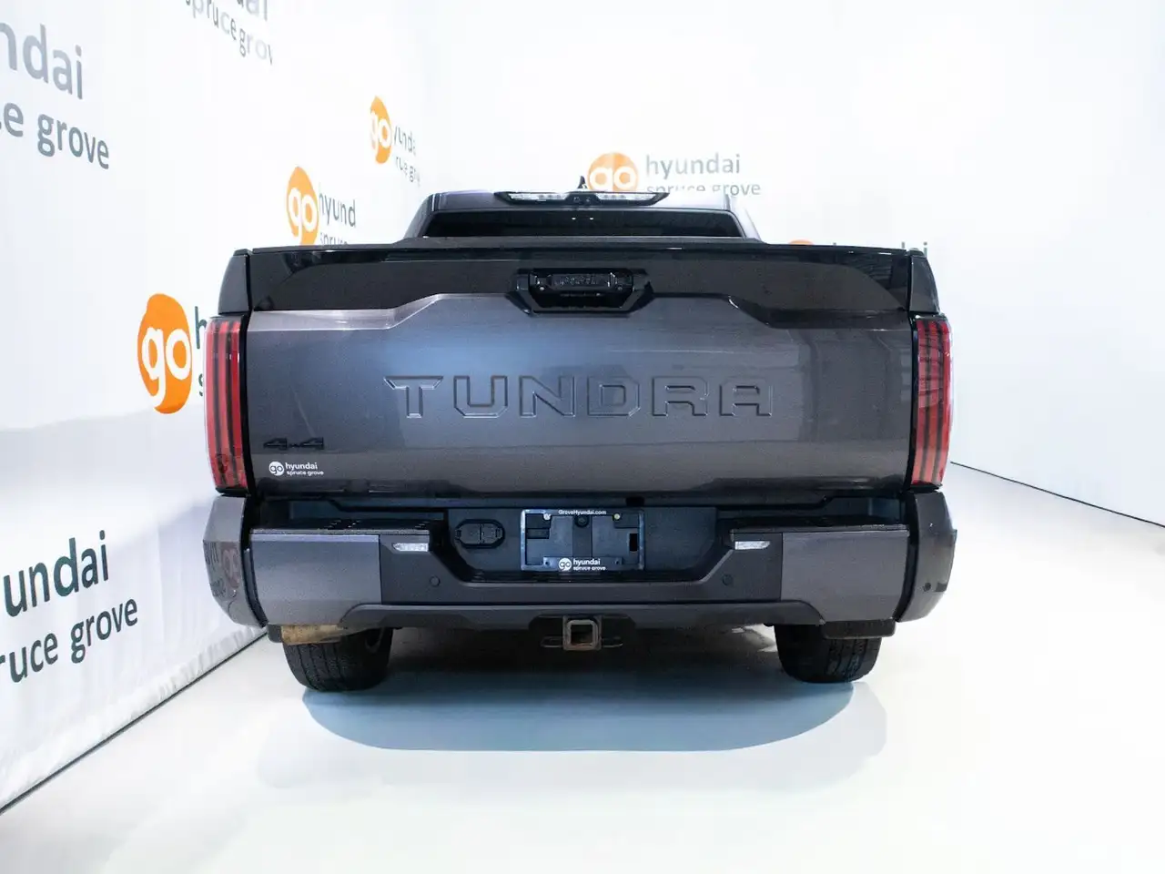 Toyota Tundra снимка Toyota Tundra