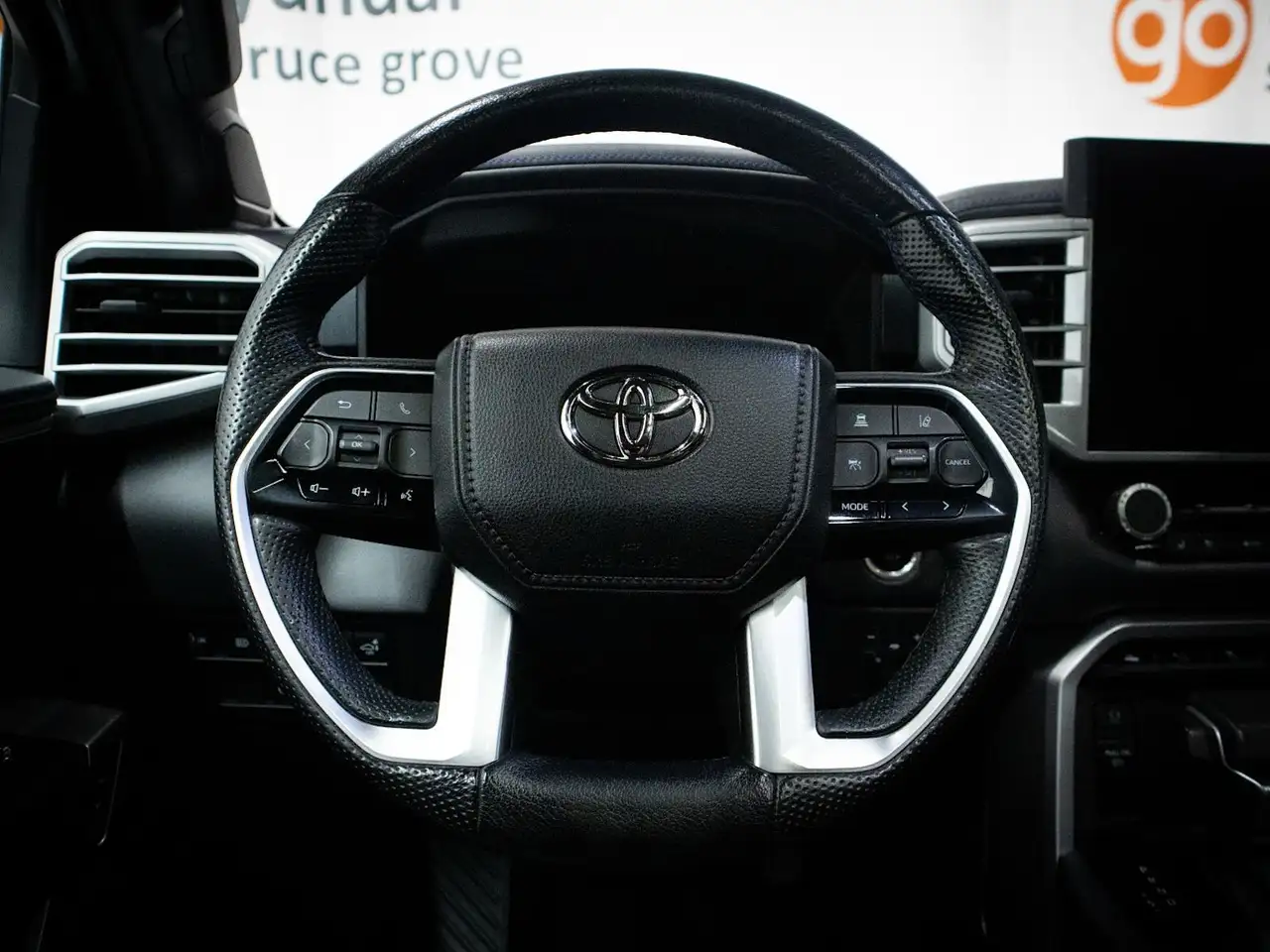 Toyota Tundra снимка Toyota Tundra