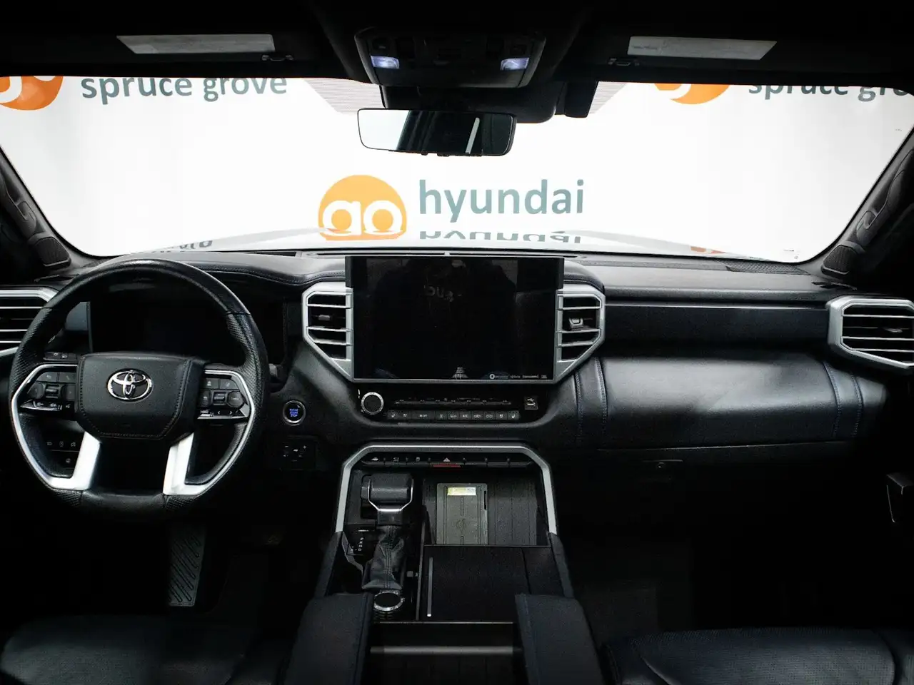 Toyota Tundra снимка Toyota Tundra