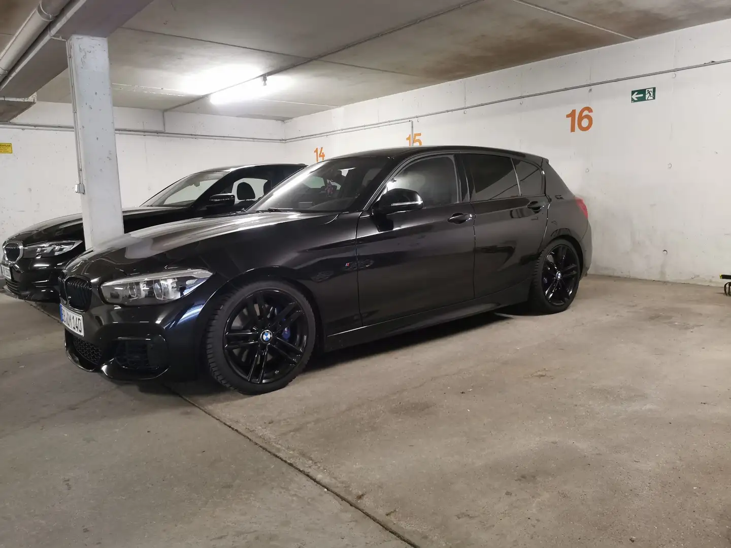 BMW 140 M140i xDrive Aut. Special Edition Schwarz - 2