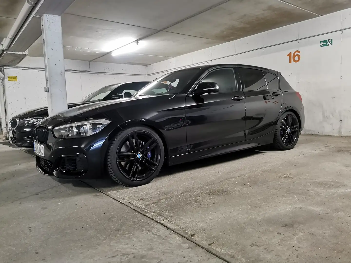 BMW 140 M140i xDrive Aut. Special Edition Schwarz - 1