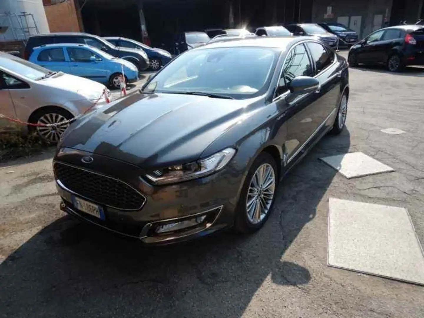 Ford Mondeo Hybrid 2.0 Ford Mondeo 2.0  Hibrid - Automatic Grigio - 1
