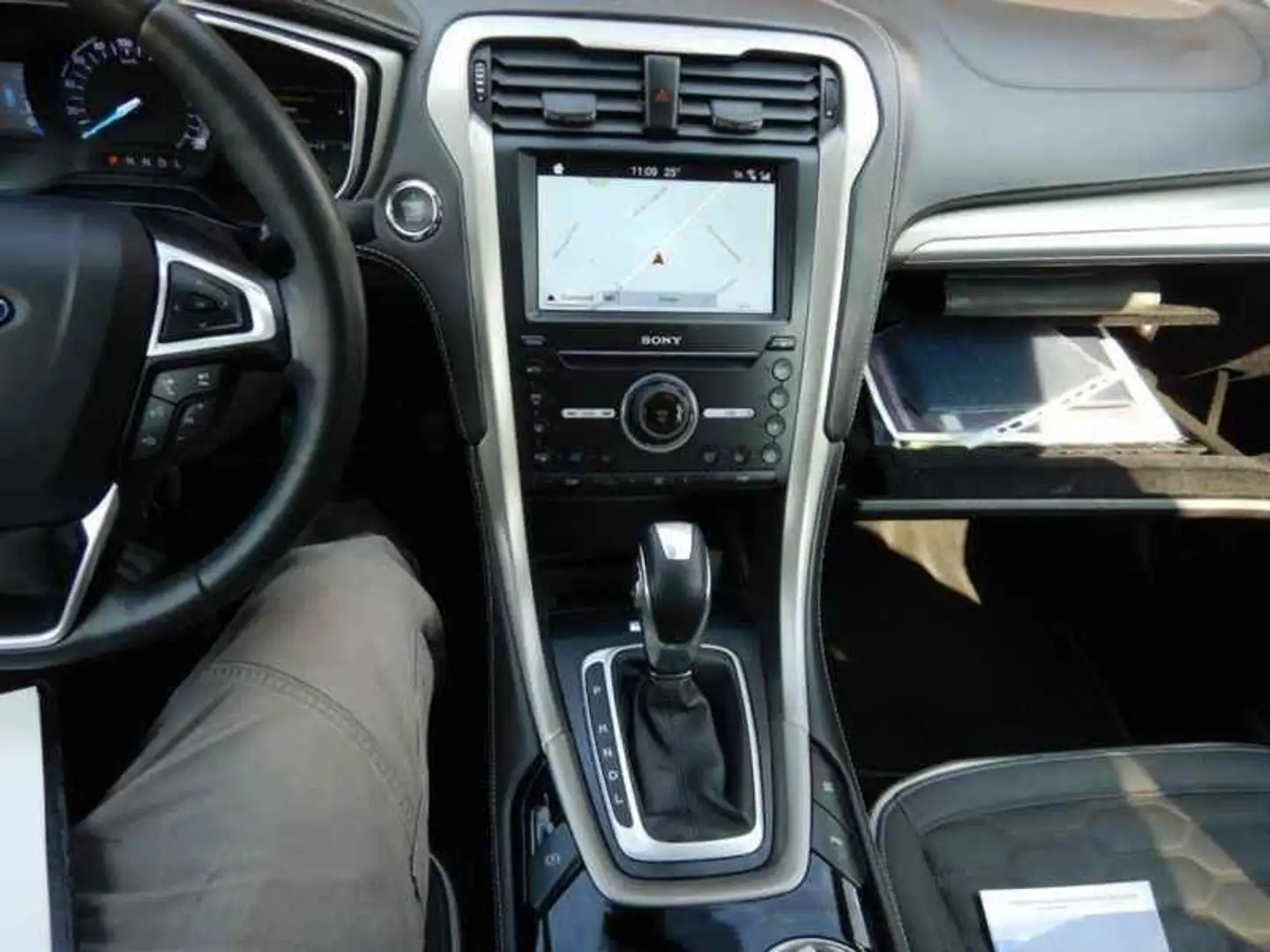 Ford Mondeo Hybrid 2.0 Ford Mondeo 2.0  Hibrid - Automatic Grigio - 2