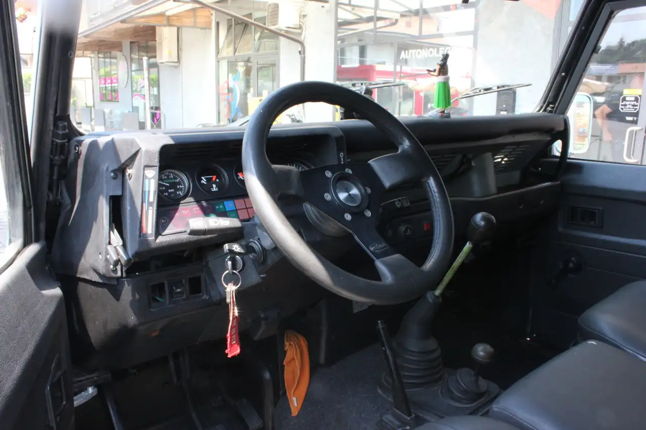 Land Rover Defender 90 turbodiesel Station Wagon County AUTOCARRO, foto 7