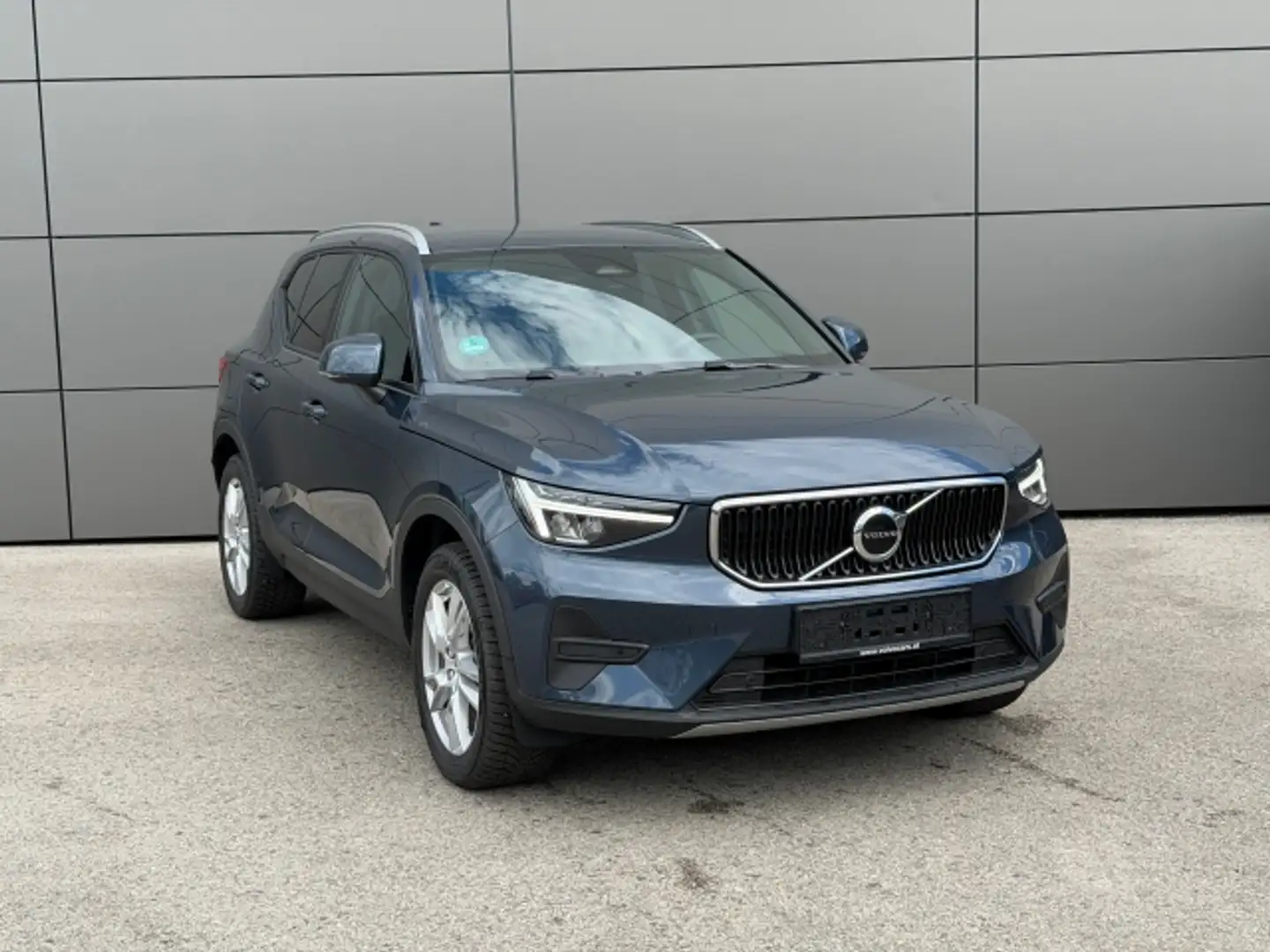 Volvo XC40 B3 Core Aut. Blau - 1