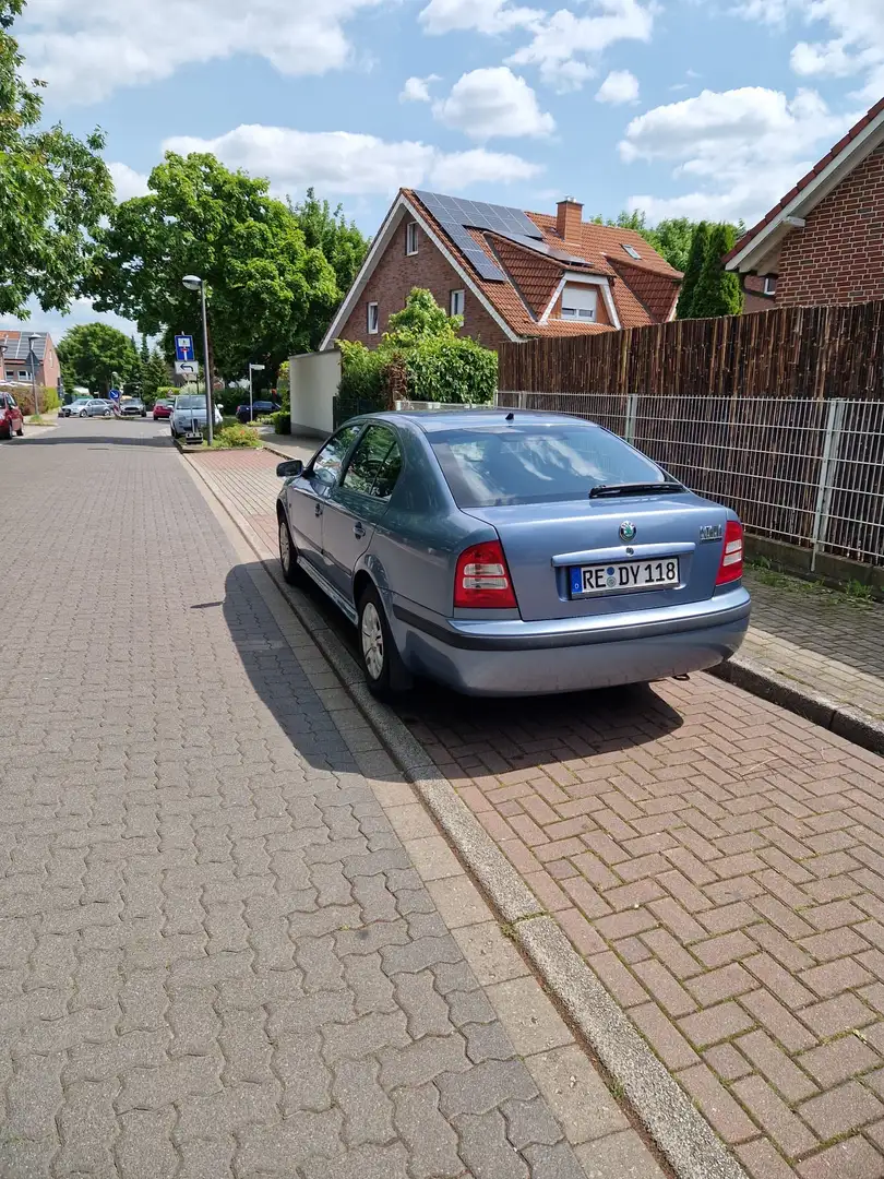 Skoda Octavia 1.4 Tour Grau - 2
