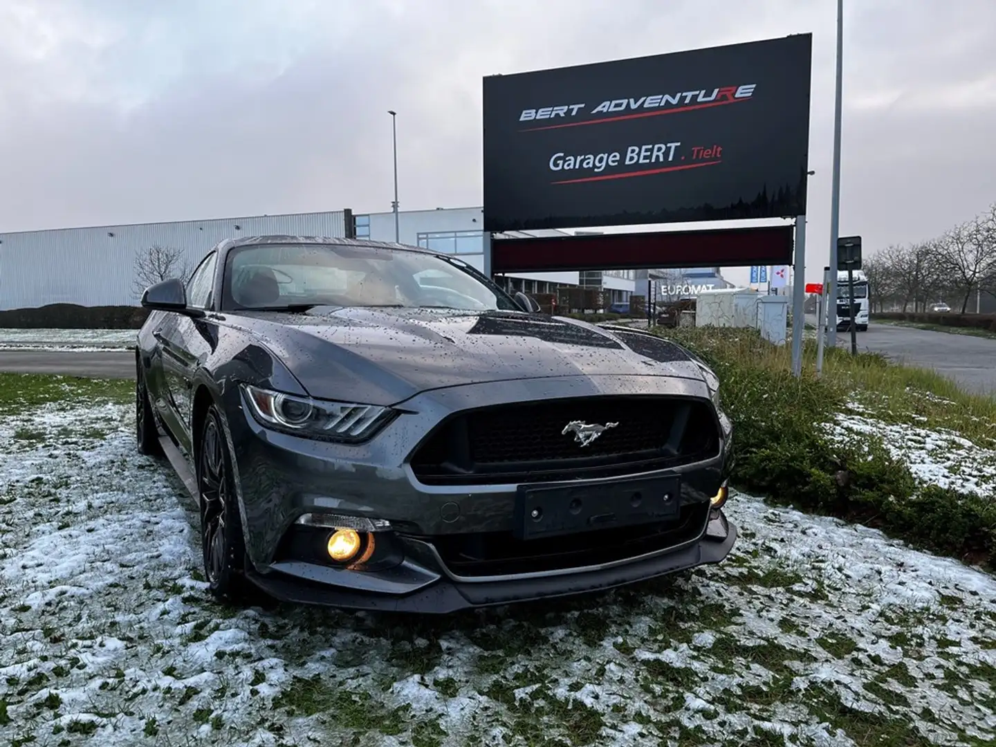 Ford Mustang GT automaat 5.0 V8 422pk // 1 eigenaar, onderhouds Grijs - 1