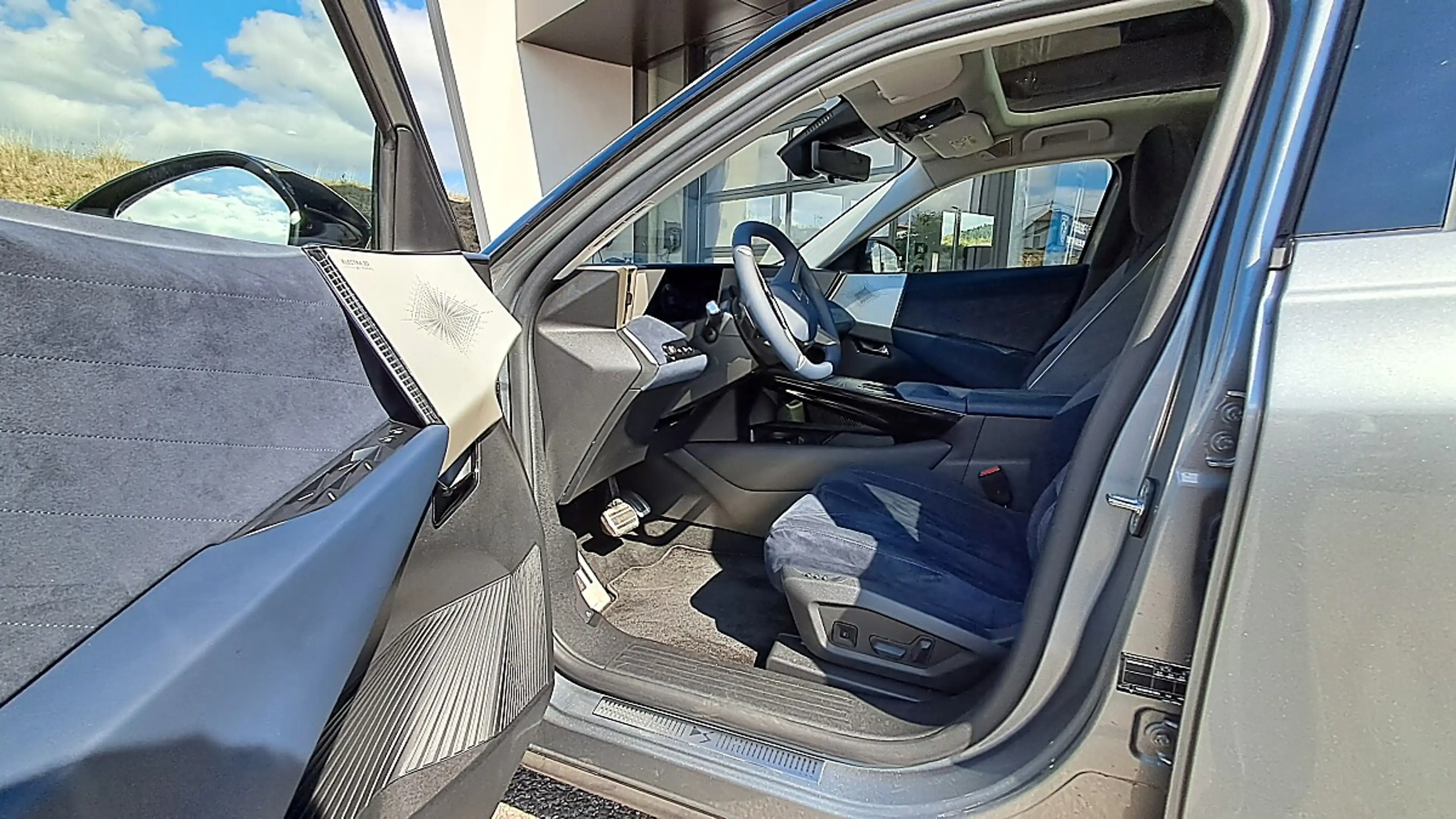 DS Automobiles N°8 DS N8 Long Range 97,2kWh AWD Etoile Aut. — photo 12