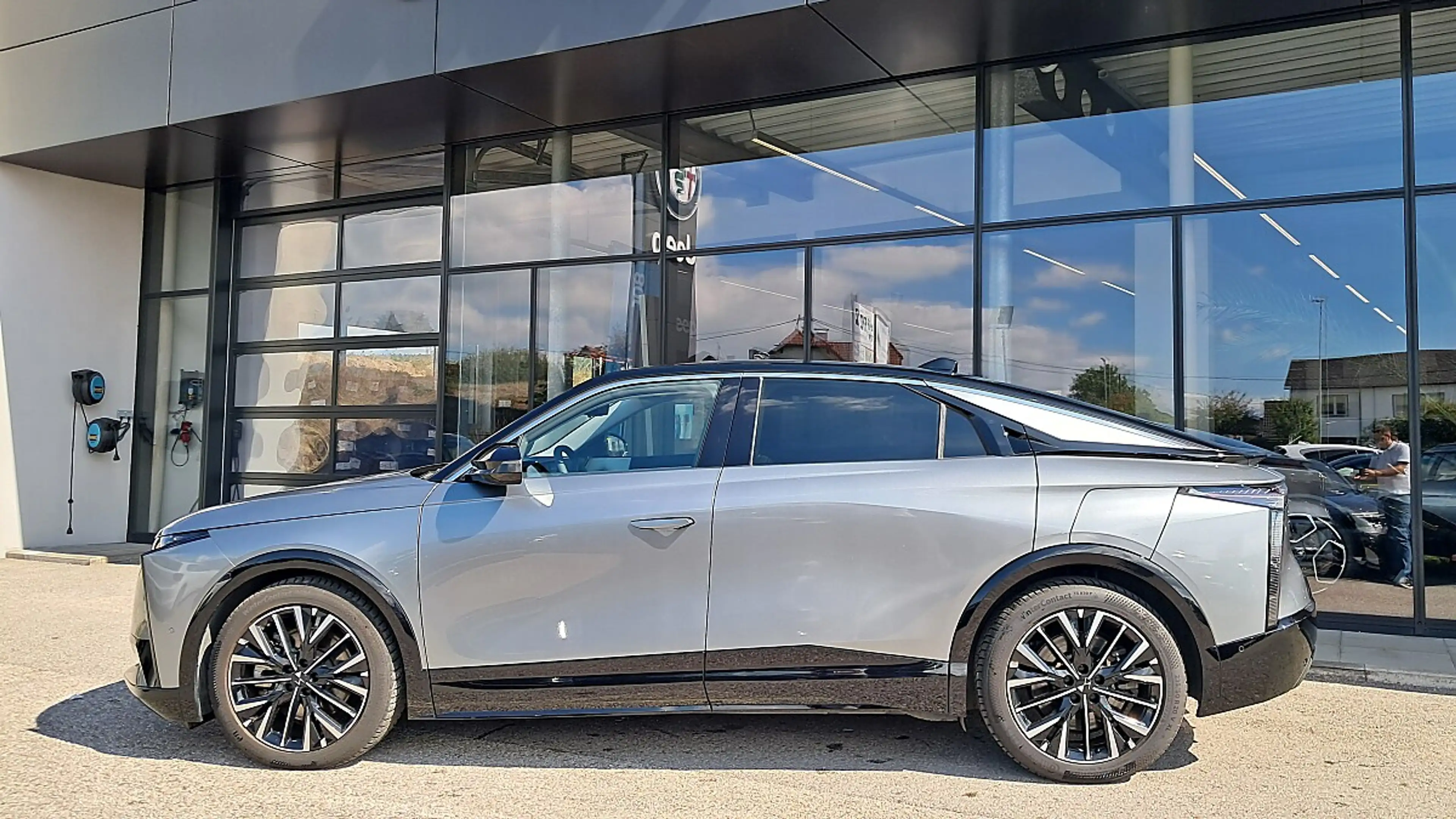 DS Automobiles N°8 DS N8 Long Range 97,2kWh AWD Etoile Aut. — photo 3