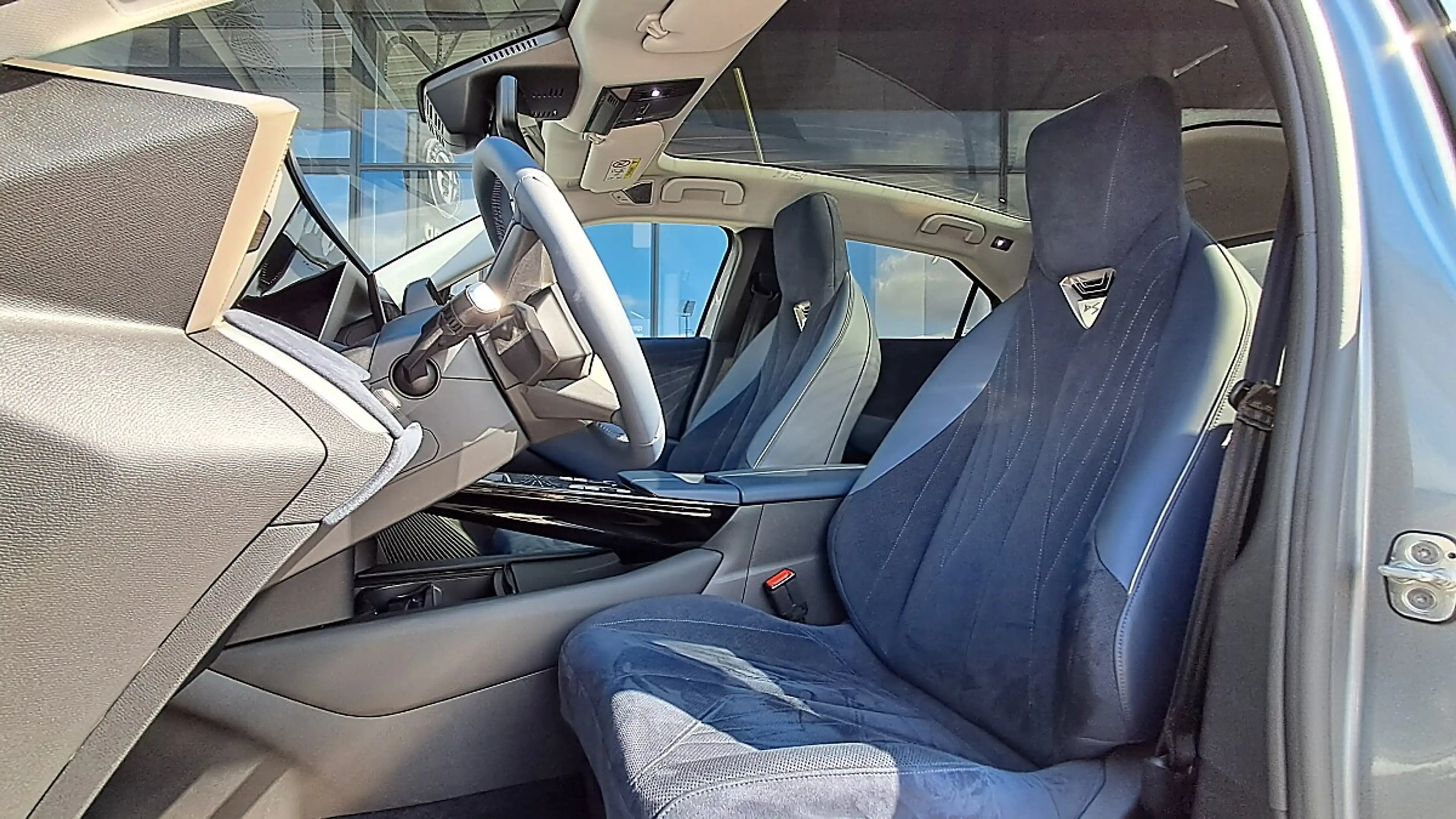DS Automobiles N°8 DS N8 Long Range 97,2kWh AWD Etoile Aut. — photo 14