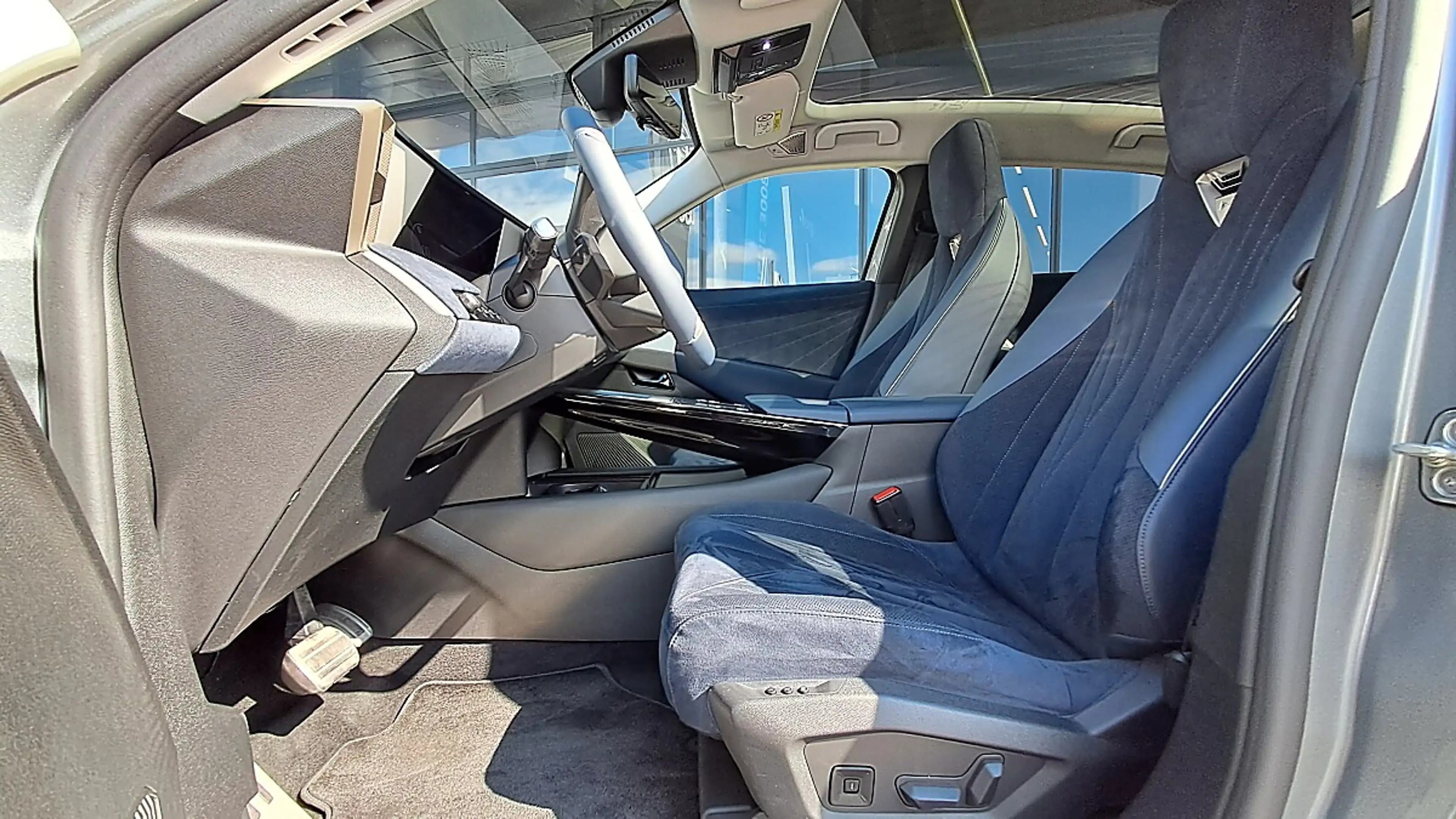 DS Automobiles N°8 DS N8 Long Range 97,2kWh AWD Etoile Aut. — photo 13