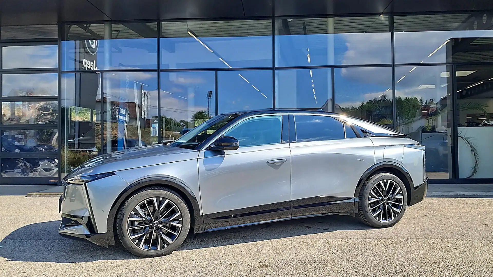 DS Automobiles N°8 DS N8 Long Range 97,2kWh AWD Etoile Aut. Grau - 2