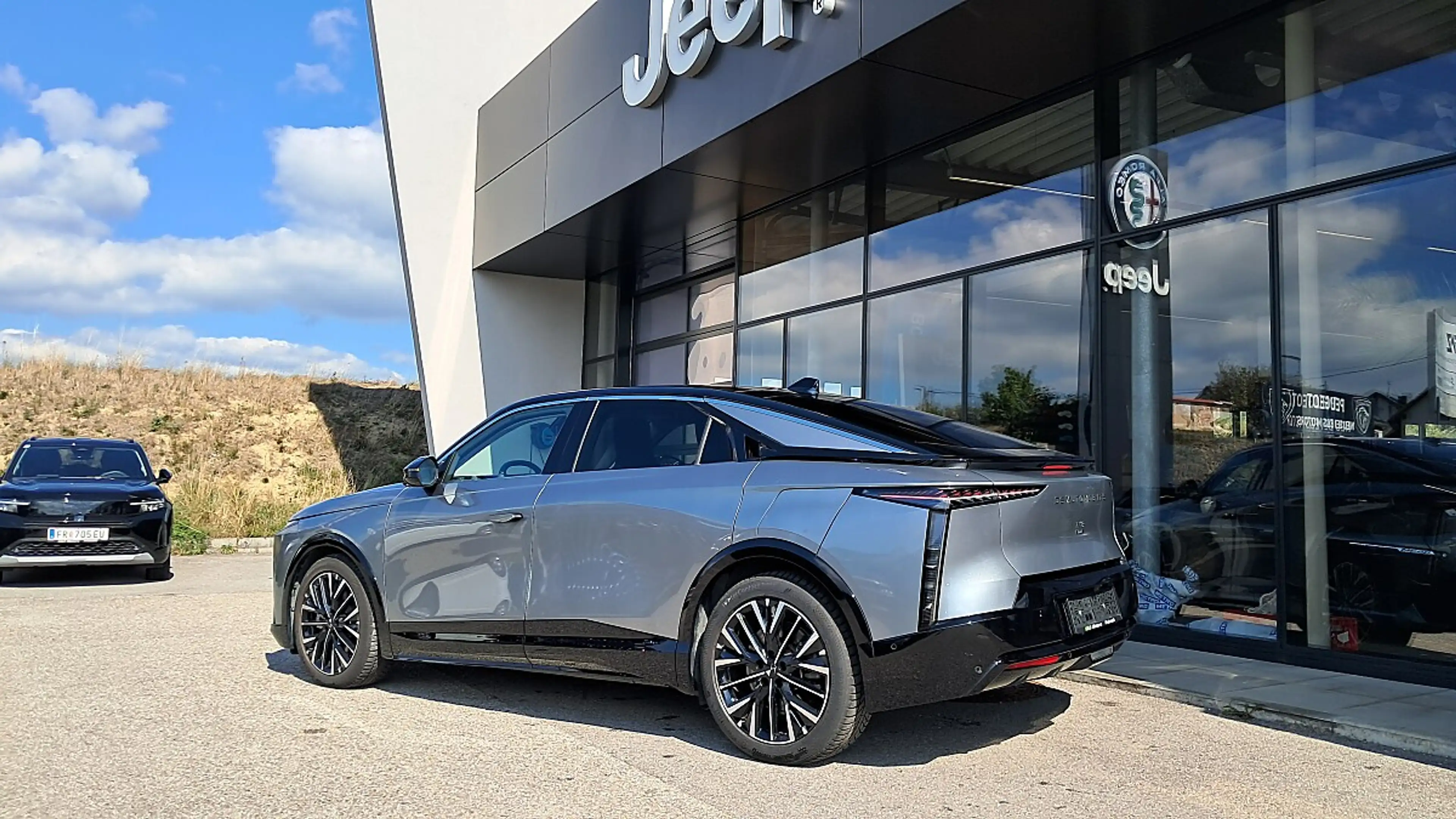 DS Automobiles N°8 DS N8 Long Range 97,2kWh AWD Etoile Aut. — photo 4