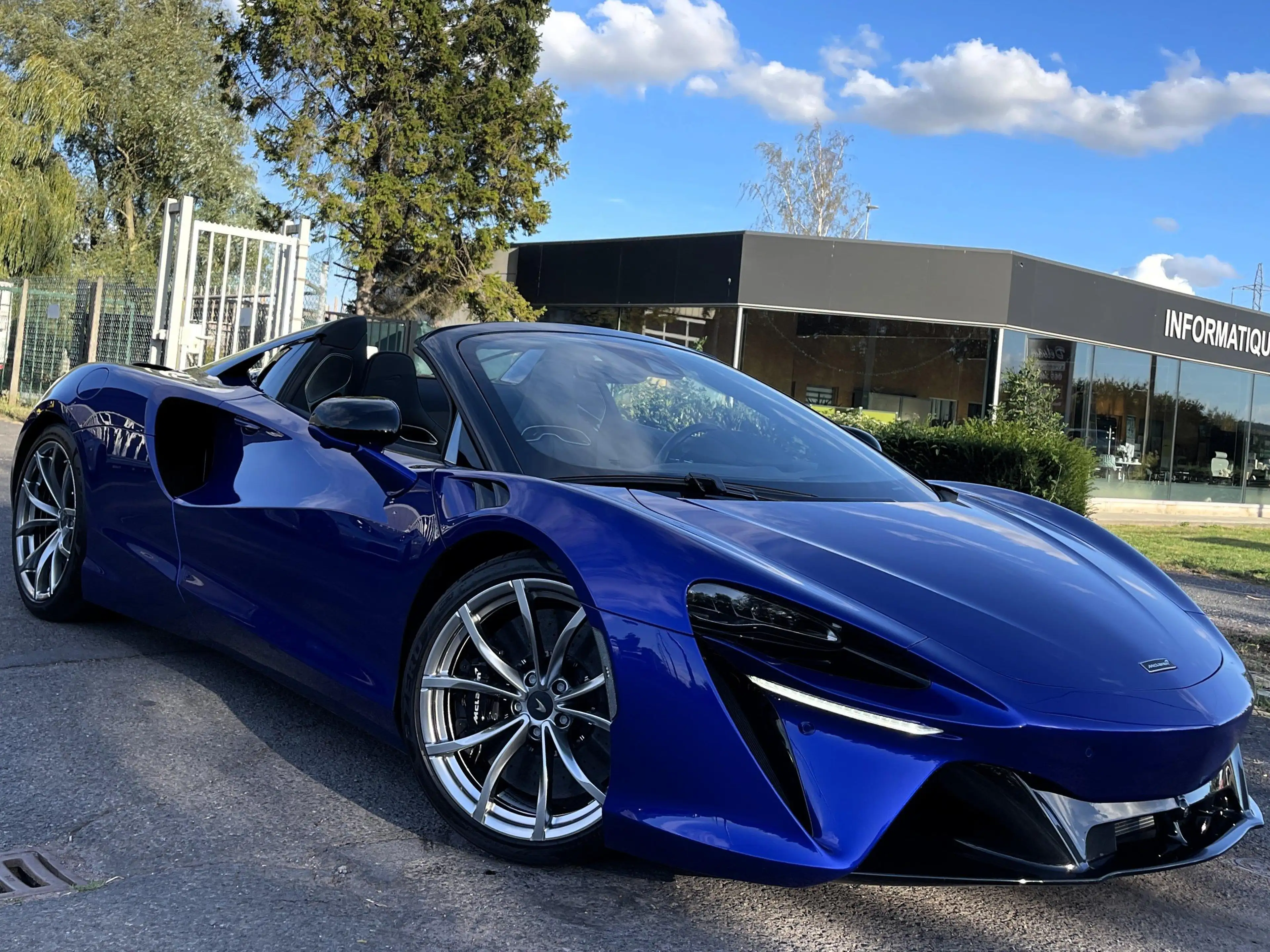 McLaren Artura Spider "TechLux/Driving Assistant/Technology Pack" — photo 12