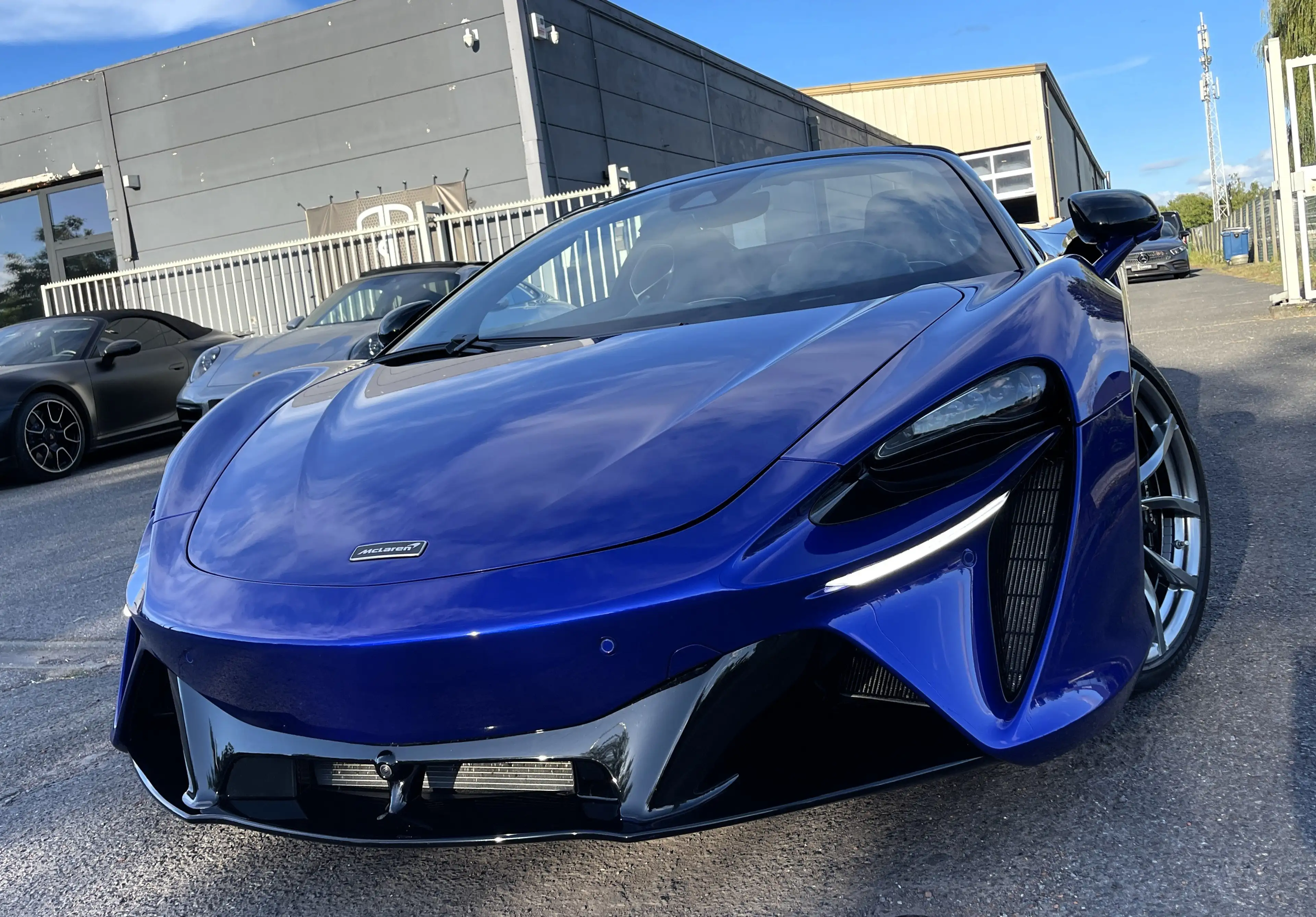McLaren Artura Spider "TechLux/Driving Assistant/Technology Pack" — photo 10