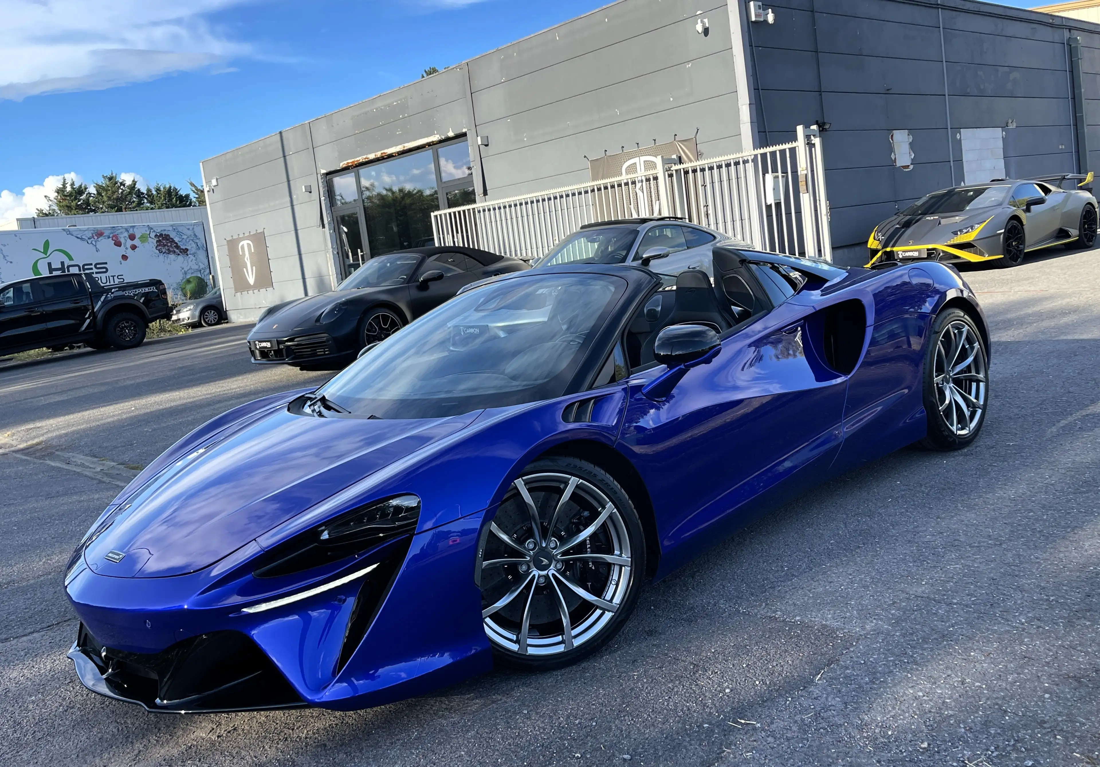 McLaren Artura Spider "TechLux/Driving Assistant/Technology Pack" — photo 11