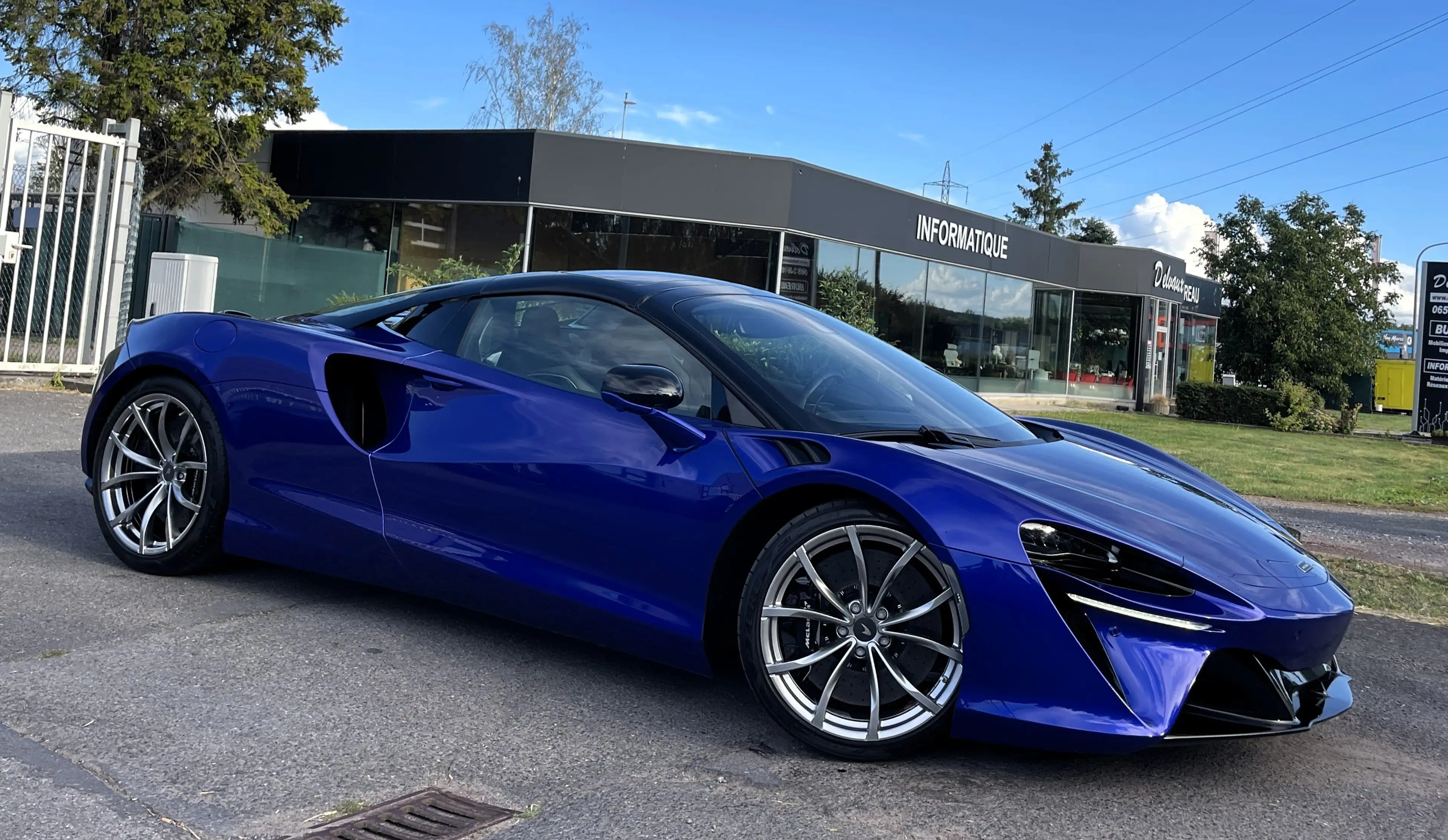 McLaren Artura Spider "TechLux/Driving Assistant/Technology Pack" — photo 6
