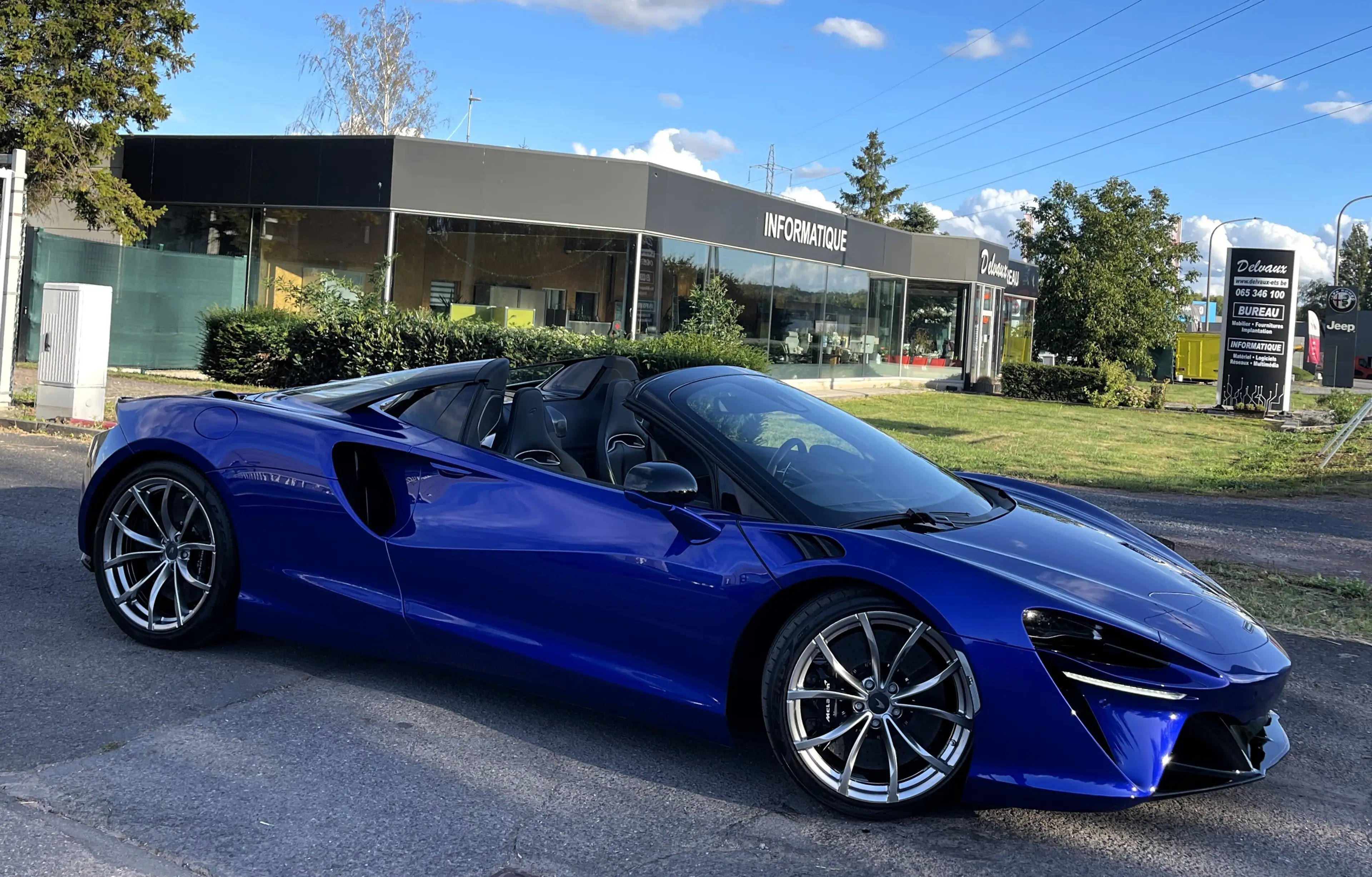McLaren Artura Spider "TechLux/Driving Assistant/Technology Pack" — photo 13