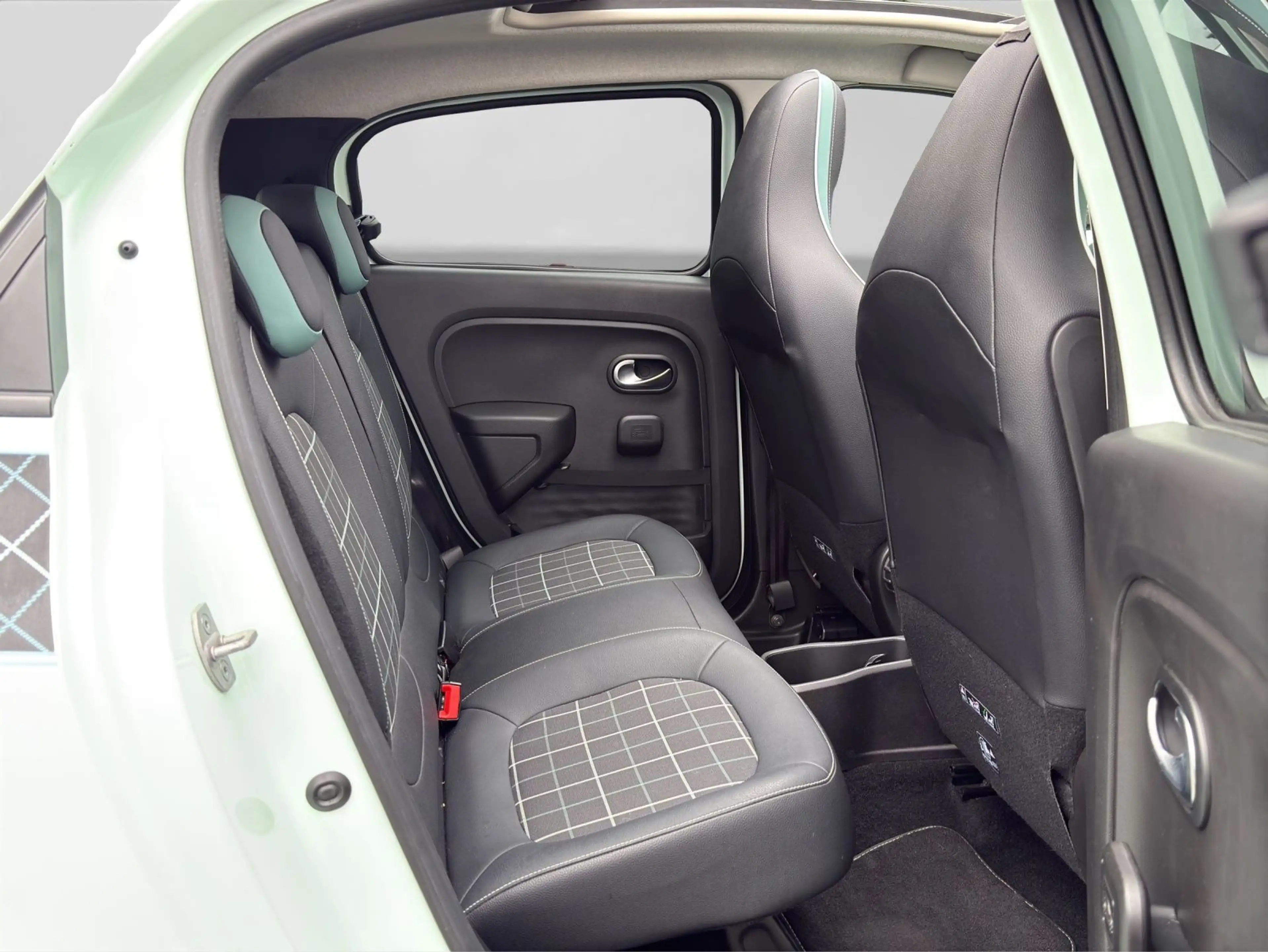 Renault Twingo 0.9 TCe LA PARISIENNE DAB KLIMA SITZHZG — photo 6