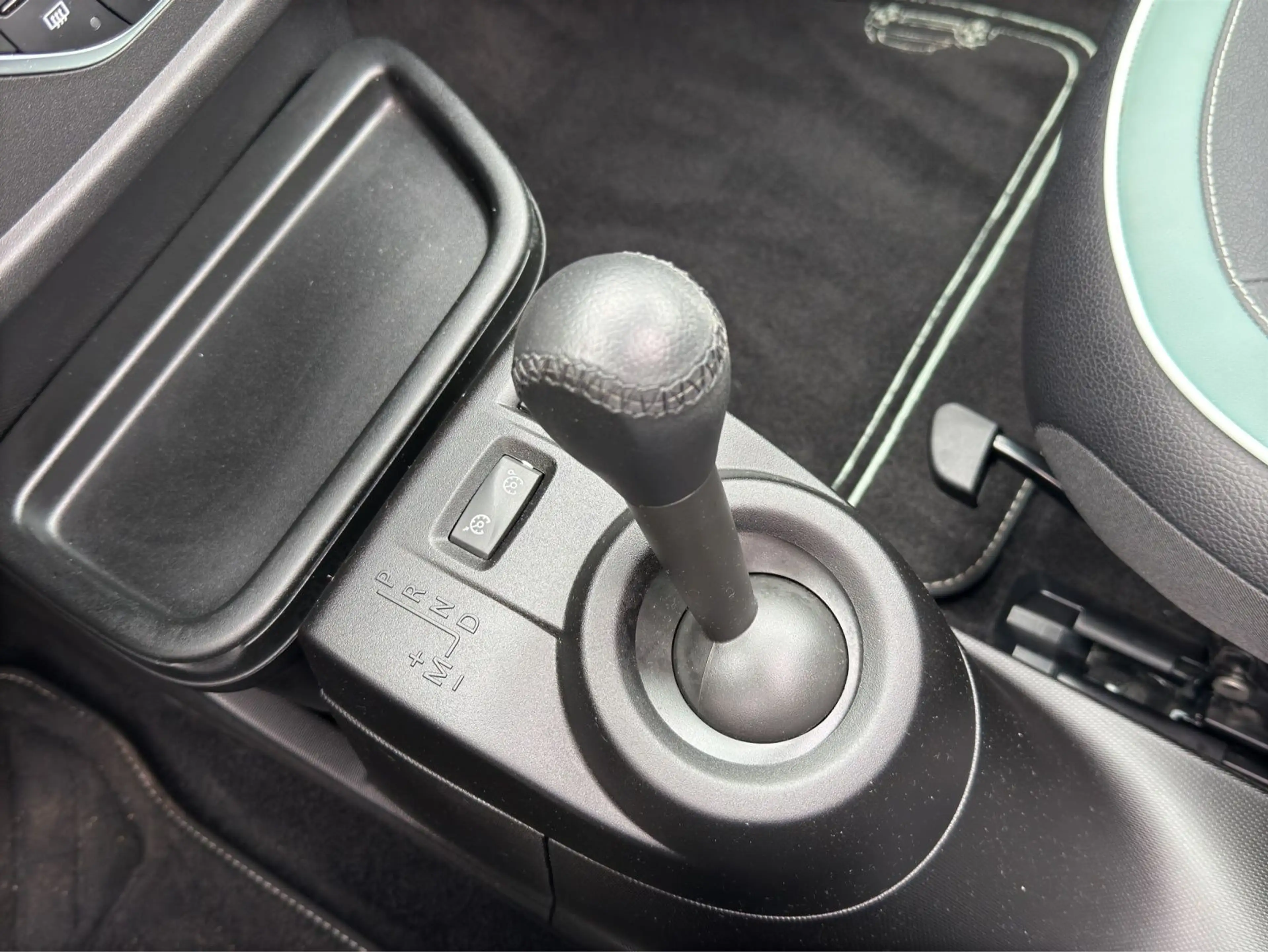 Renault Twingo 0.9 TCe LA PARISIENNE DAB KLIMA SITZHZG — photo 11