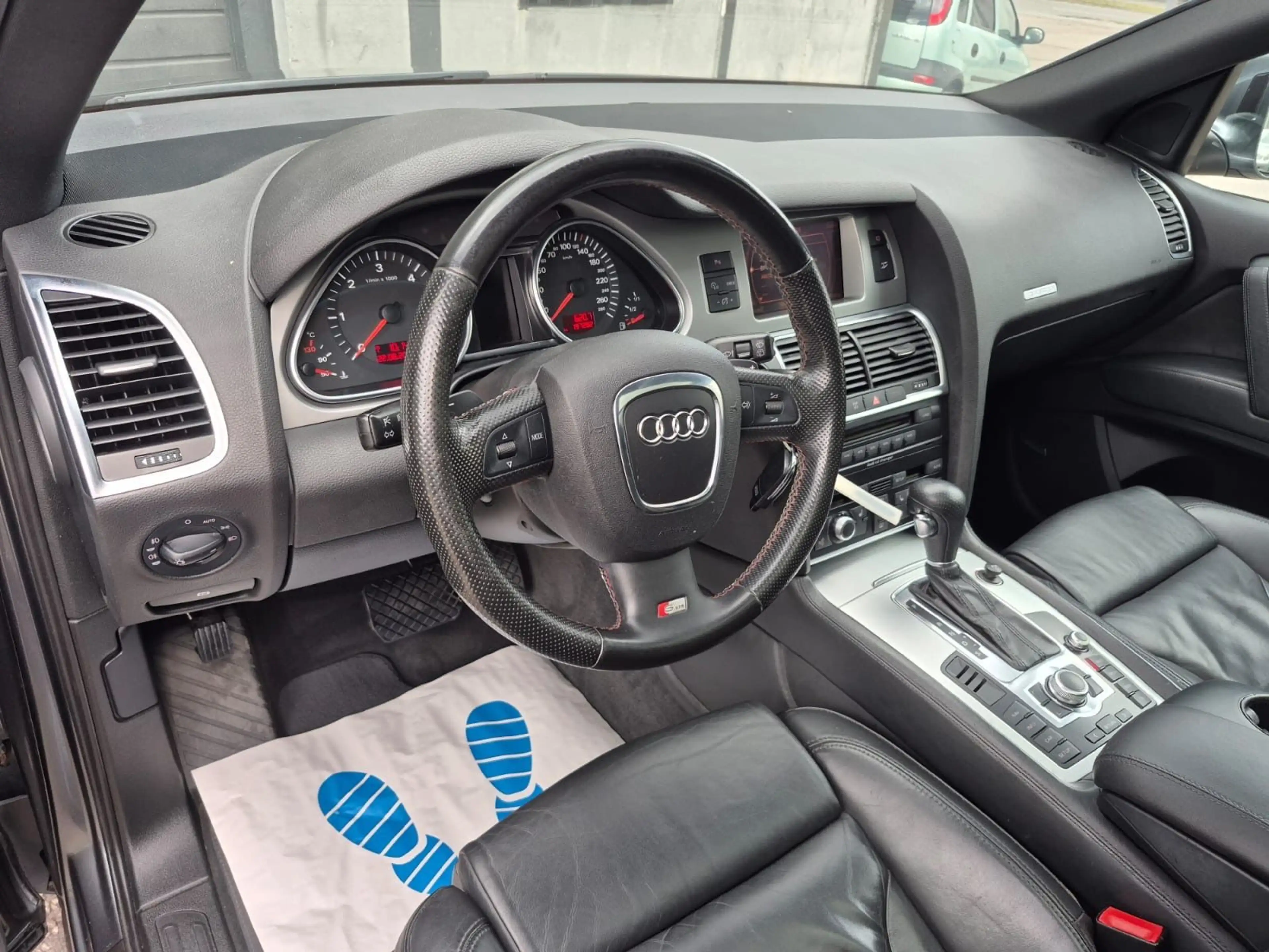Audi Q7 3.0 TDI quattro S-Line Bose Temp Pano 7 Sitz — photo 10