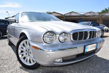 4.2 V8 298CV AUTOM. NAVI PELLE SENSORI CRUISE BT SENSORI