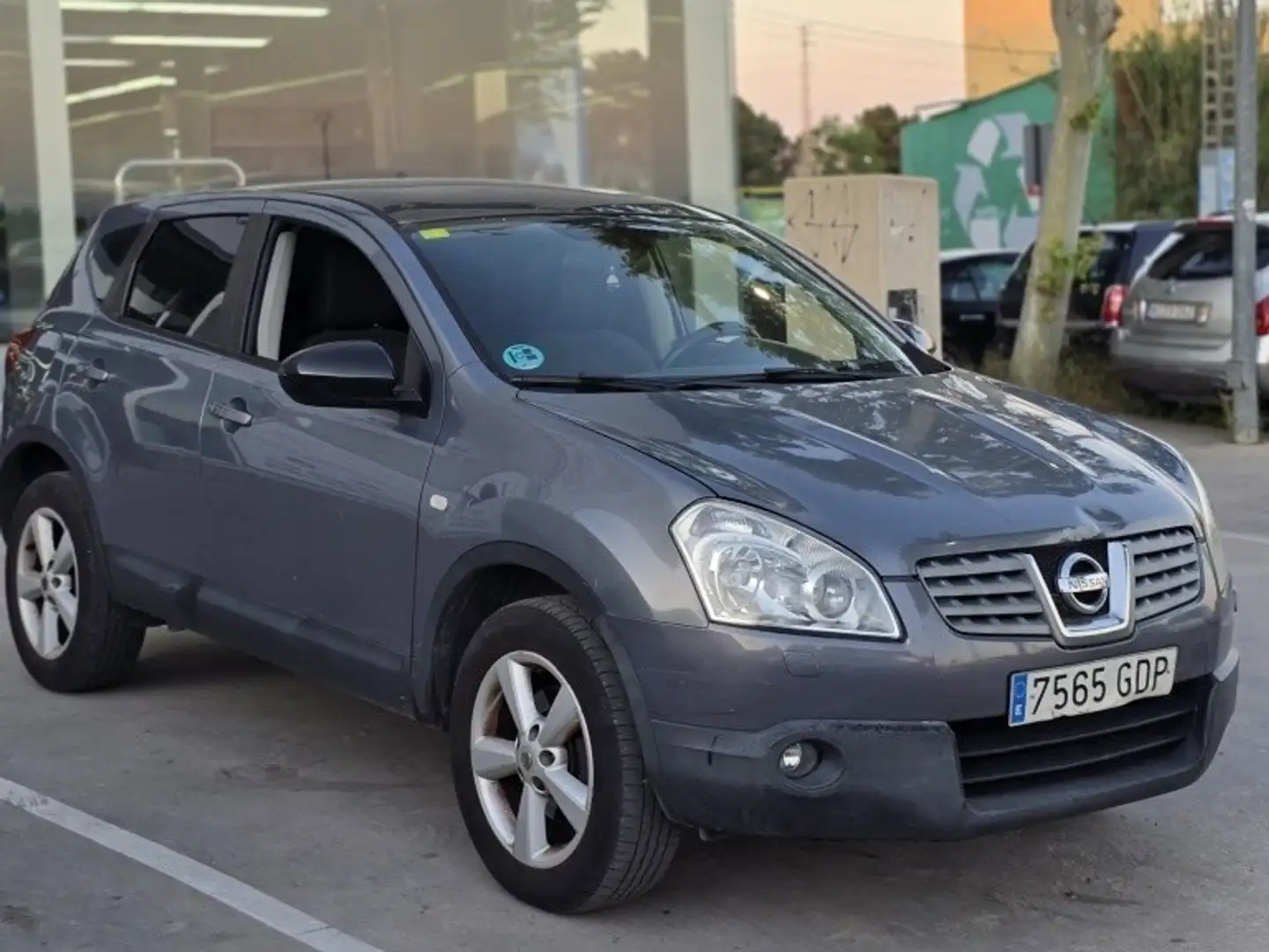Nissan Qashqai Q+2 2.0 Acenta 4x2 Gri - 1