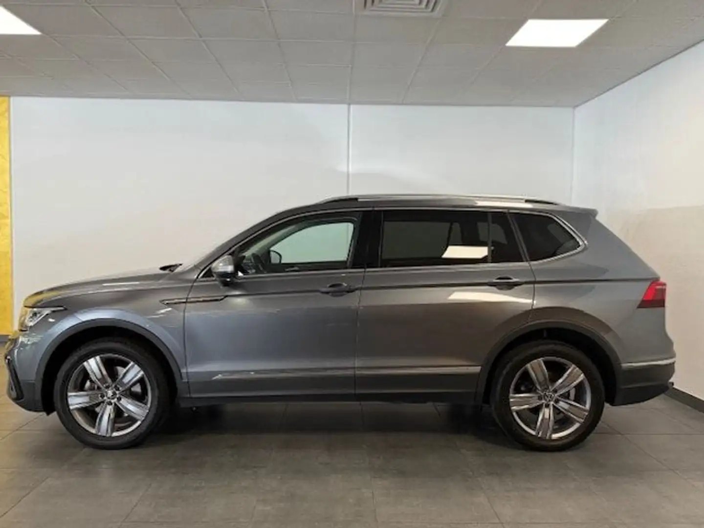 Volkswagen Tiguan Allspace Elegance 2.0 TDI DSG 4motion, 19 Gris - 2