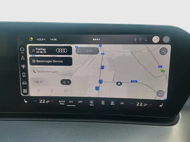 Audi Q3 view 21