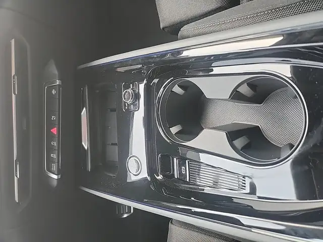 Audi Q3 view 19