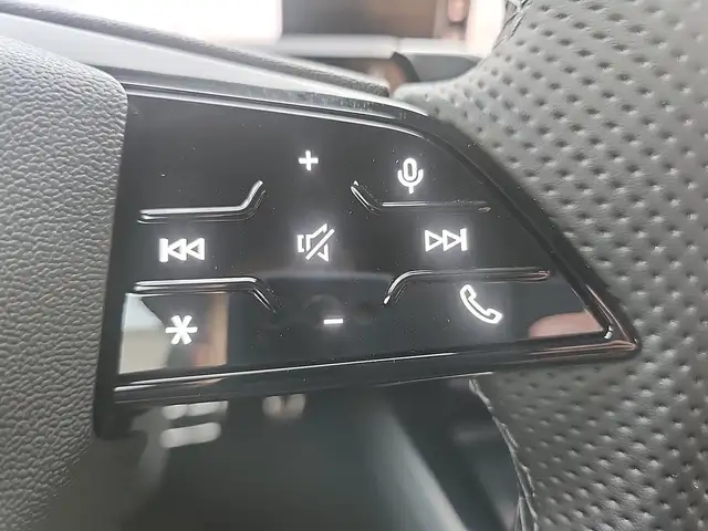 Audi Q3 view 16