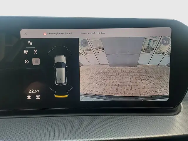 Audi Q3 view 29