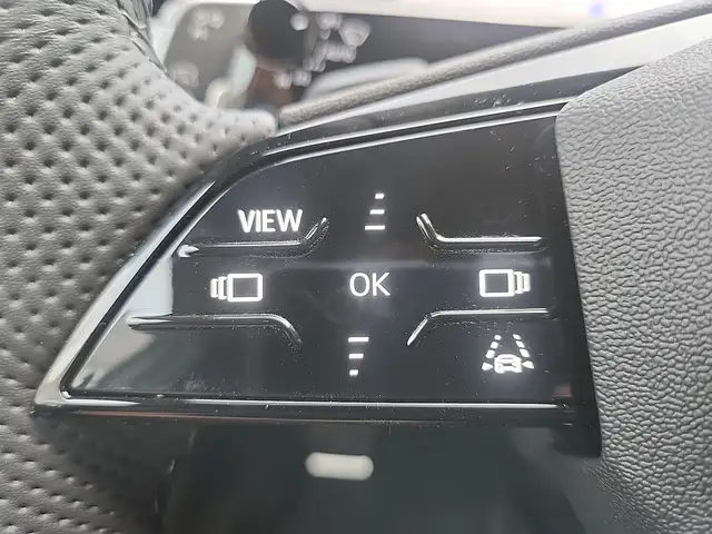 Audi Q3 view 14