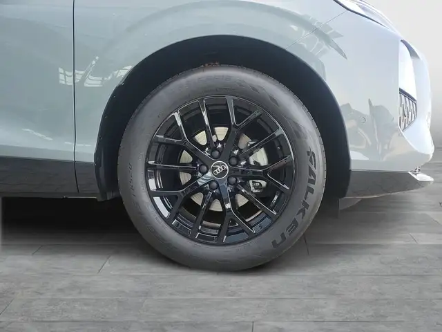 Audi Q3 view 7